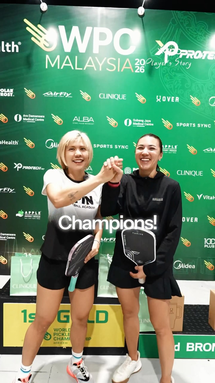 Delia Arnold and Mo Ammaritta after winning 19+ Women's Open gold