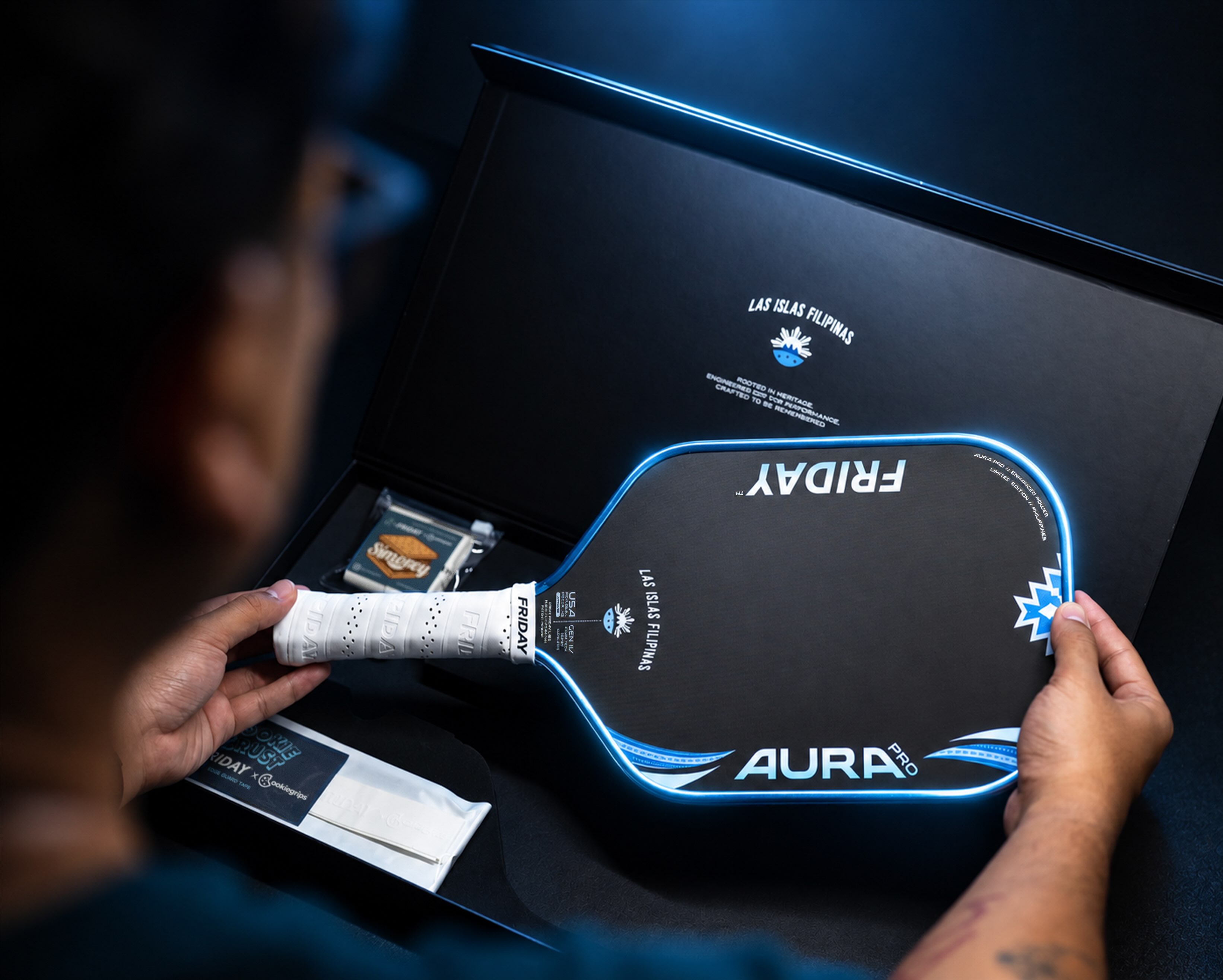 Opening the Islas Filipinas box to reveal the Friday Aura Pro paddle and accessories