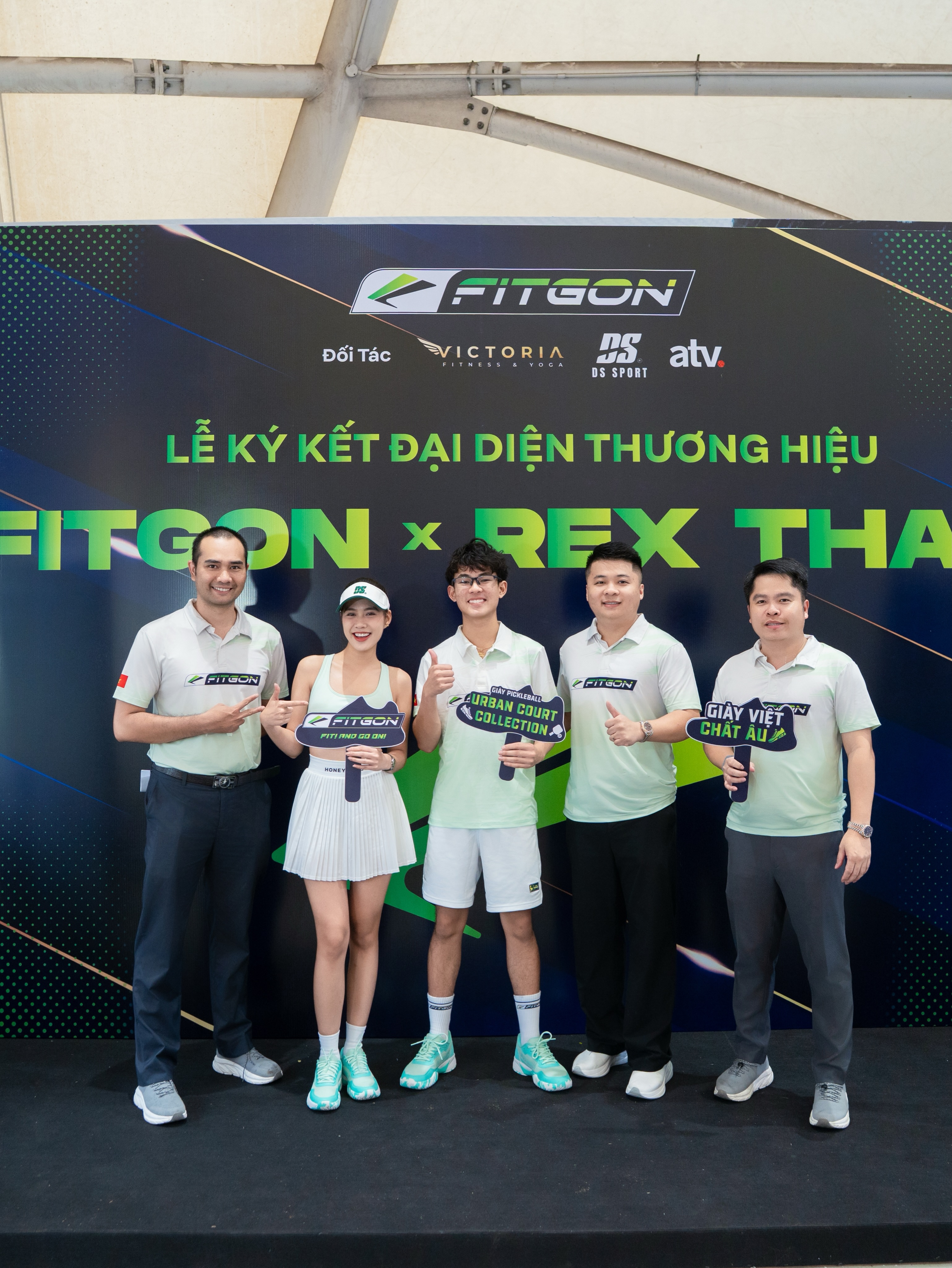 Rex Thais with four others in front of the Fitgon x Rex Thais signing backdrop