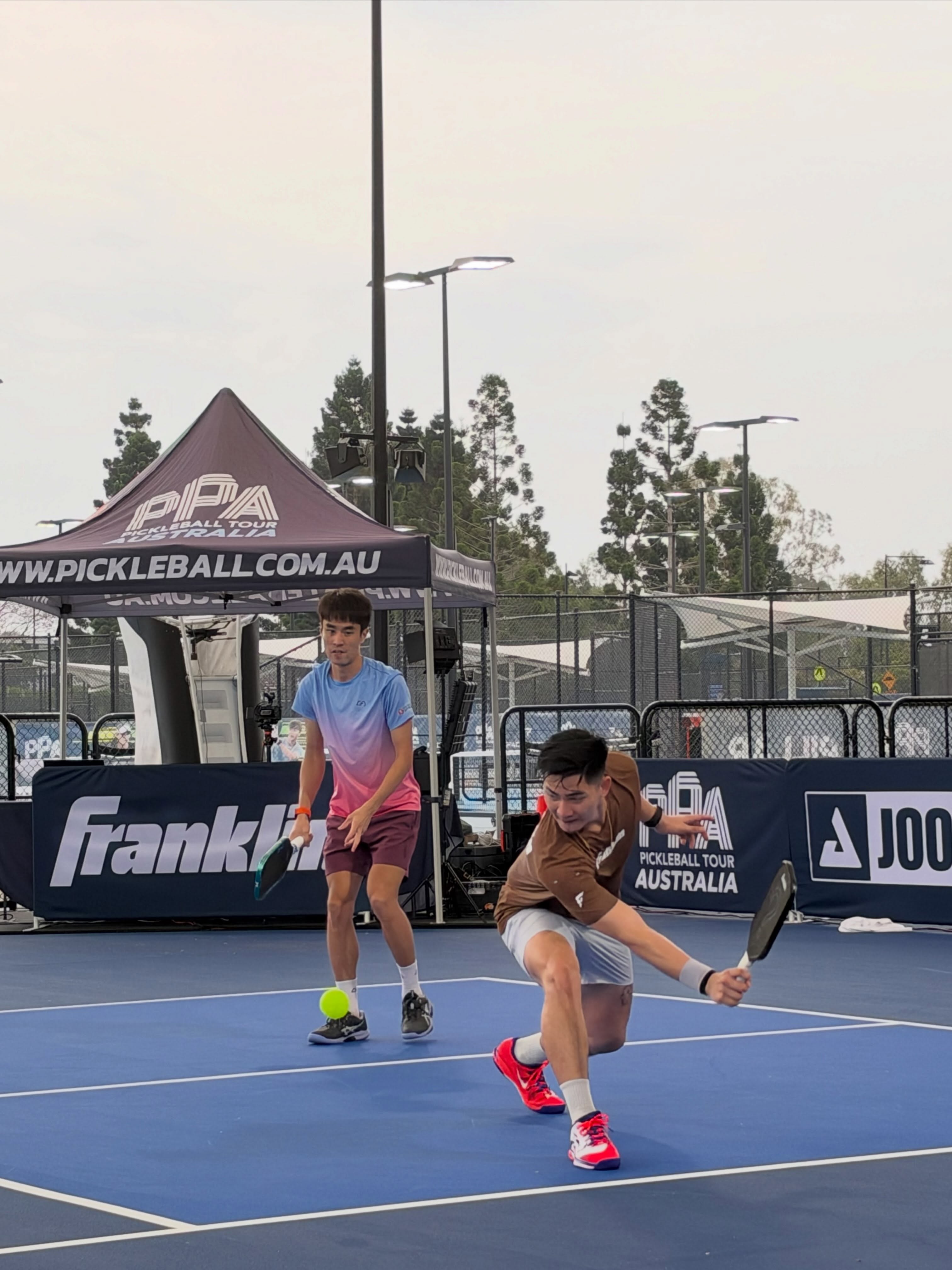 A rally on a PPA Tour Australia court during practice.