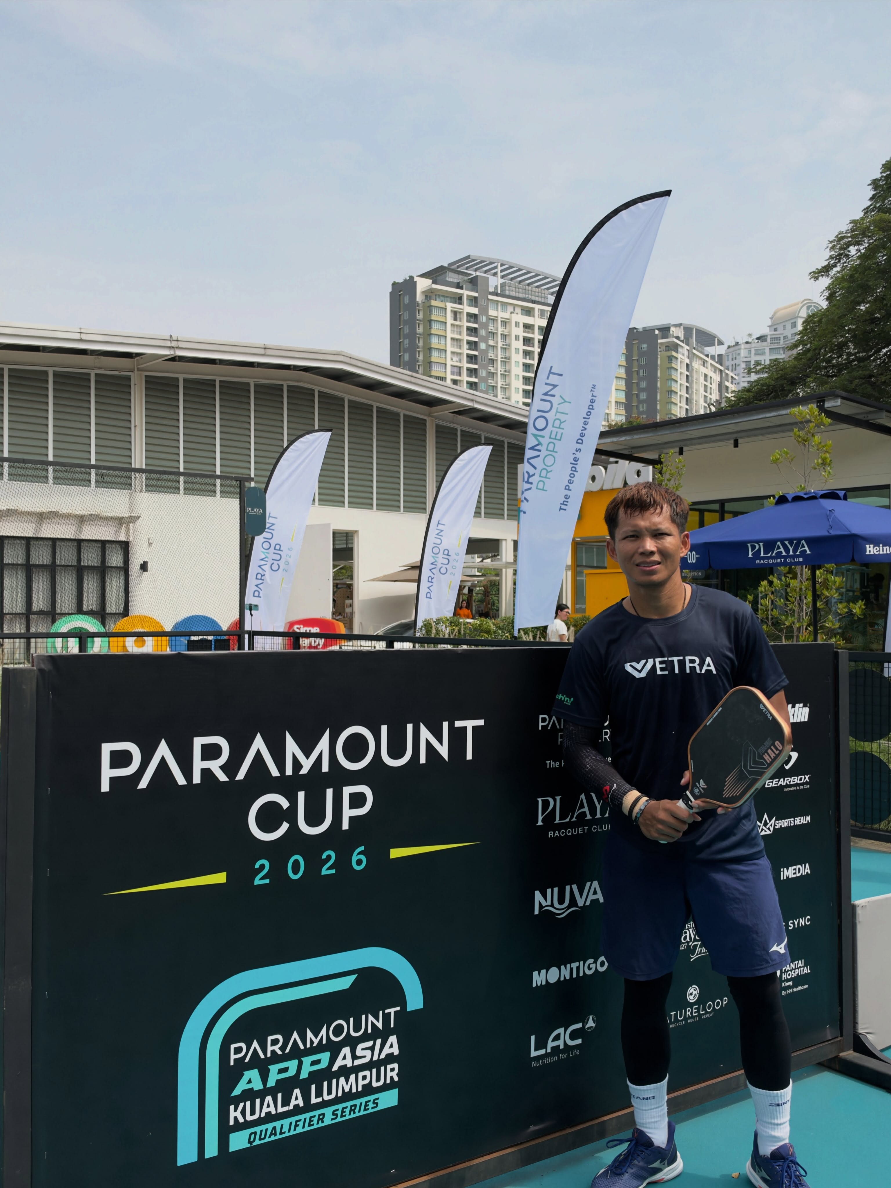 A player in a Vetra shirt holding a paddle in front of a Paramount Cup 2026 sign